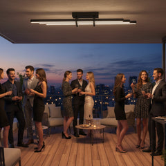 Gece manzaralı lüks bir balkonda Cosmo Downlight Plafonyer'in yarattığı eşsiz davet atmosferi.
