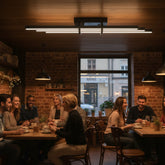 Sıcak bir cafe ortamında ahşap tavan üzerine monte edilmiş Cosmo Downlight Plafonyer ile dost sohbetleri.