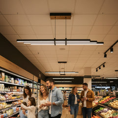 Cosmo linear sarkıt aydınlatma altında alışveriş yapan aile ve market reyonu