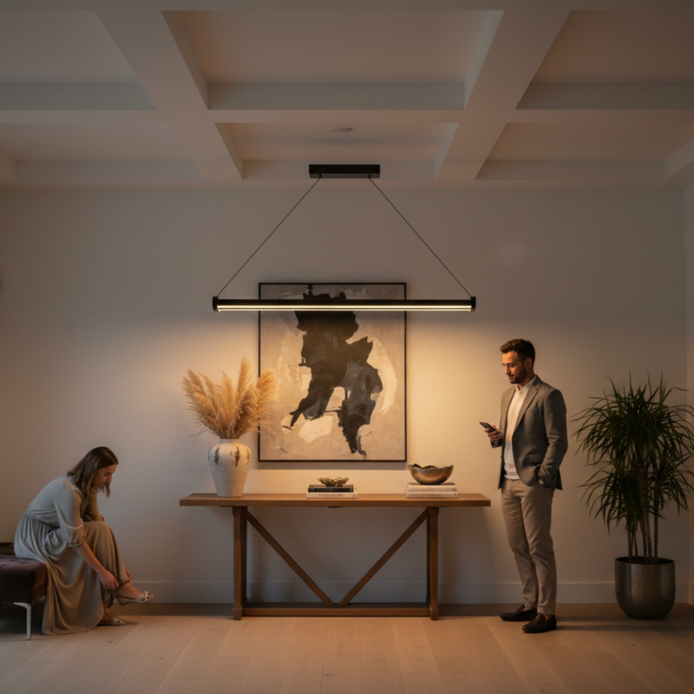 Mira modern siyah lineer led sarkıt avize ile dekore edilmiş şık bir giriş holü ve dresuar aydınlatması.