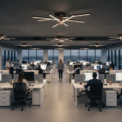 Nova Eight 8 kollu tavan lambası geniş ofis ortamında modern aydınlatma sağlarken.