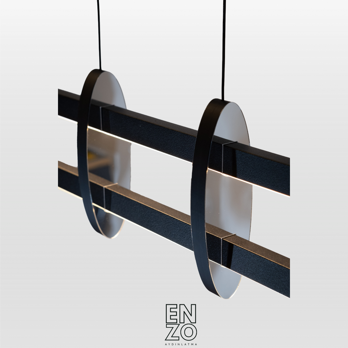 EnzoLight Halo Lineer LED Sarkıt Avize Modern Lineer LED Sarkıt Avize - Ofis, Toplantı Odası ve Kafe Mekan Tasarım Görseli