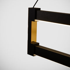 Orion serisi avizenin siyah mat dokusu ile altın sarısı aynalı detaylarının birleştiği köşe birleşim noktası yakın çekim detayı.