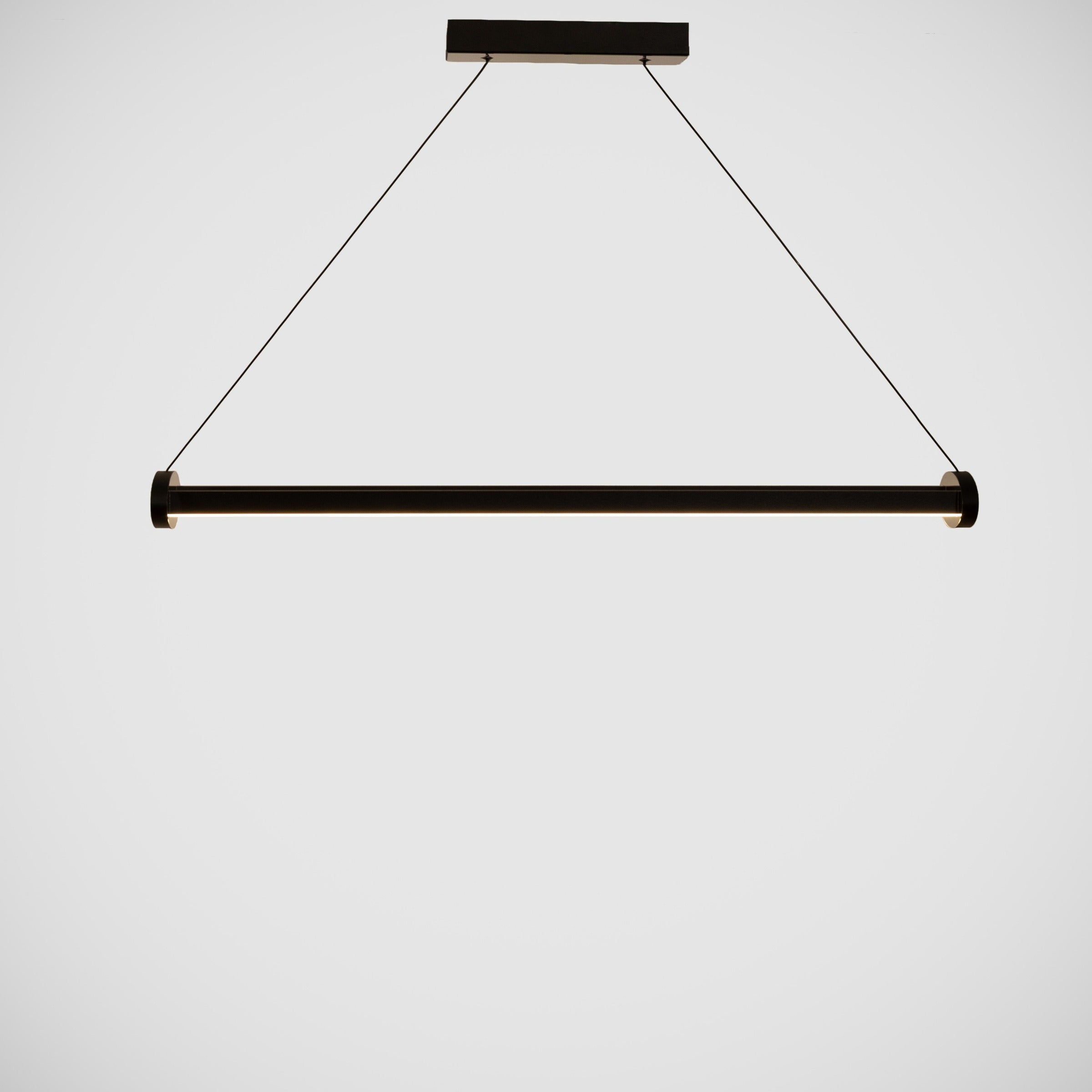 Enzo Light imzalı Mira modern lineer led avizenin düz açıyla çekilmiş şık ve dengeli duruşu