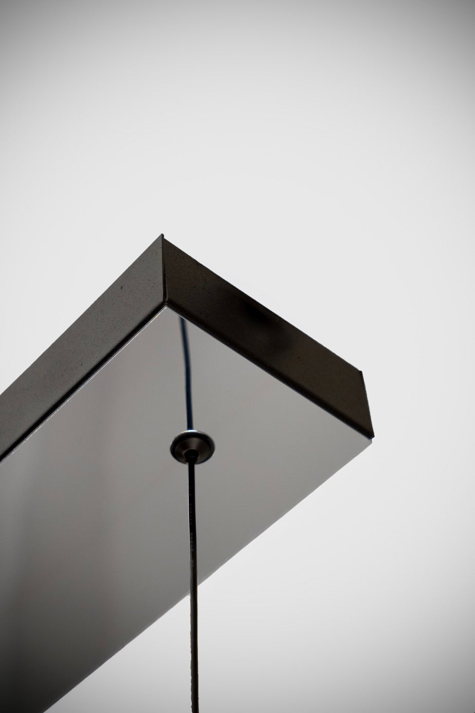 EnzoLight Cosmo Up & Down Sarkıt Modern Lineer LED Sarkıt Avize - Ofis, Toplantı Odası ve Kafe Mekan Tasarım Görseli