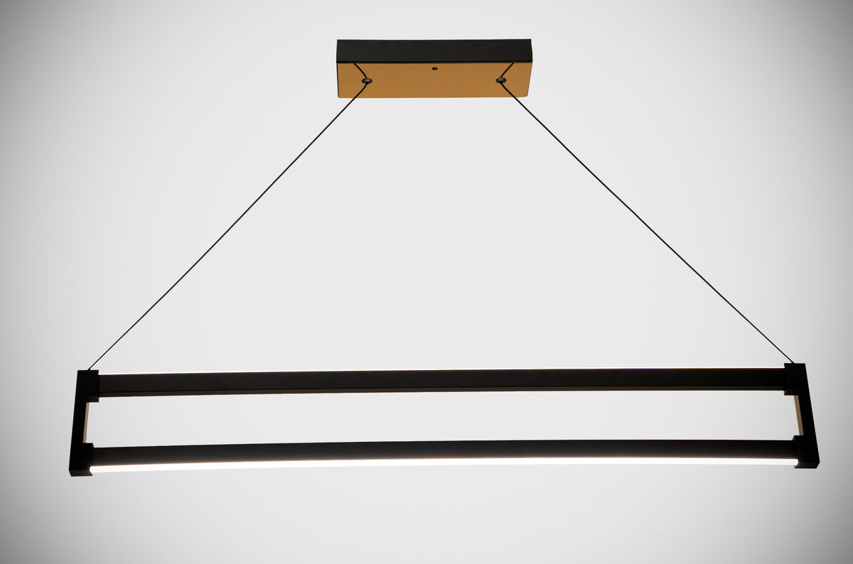 Lineer LED Sarkıt Avize – Siyah Metal Gövde, Gold Detaylı Modern Tasarım Aydınlatma