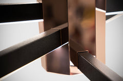 Modern Geometrik LED Avize – Siyah Lineer Kollar ve Bronz Merkezli Mimari Tavan Aydınlatması