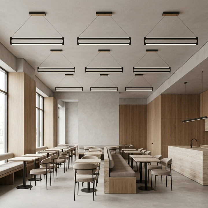EnzoLight Orion Up&Down Lineer LED Sarkıt Avize - Cafe, Bar ve Restoran Masası Perspektif Mimari Yerleşiminde Gündüz Doğal Gün Işığında Tavana Montaj Görünümü