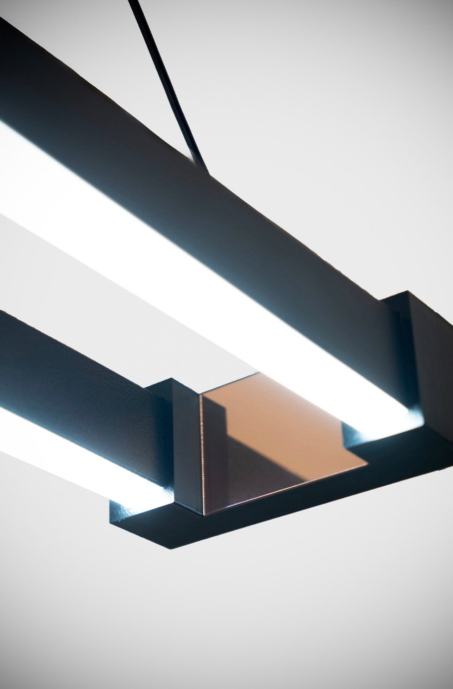 EnzoLight VEGA Lineer Sarkıt Modern Lineer LED Sarkıt Avize - Ada Mutfak ve Tezgah Üstü Mimari Aydınlatma Görseli