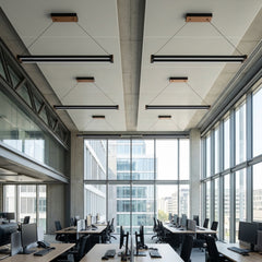 EnzoLight Vega Lineer LED Sarkıt Avize - Modern Ofis ve Çalışma Alanı Modern Mimari Çizgilerle Gündüz Doğal Gün Işığında Tavana Montaj Görünümü